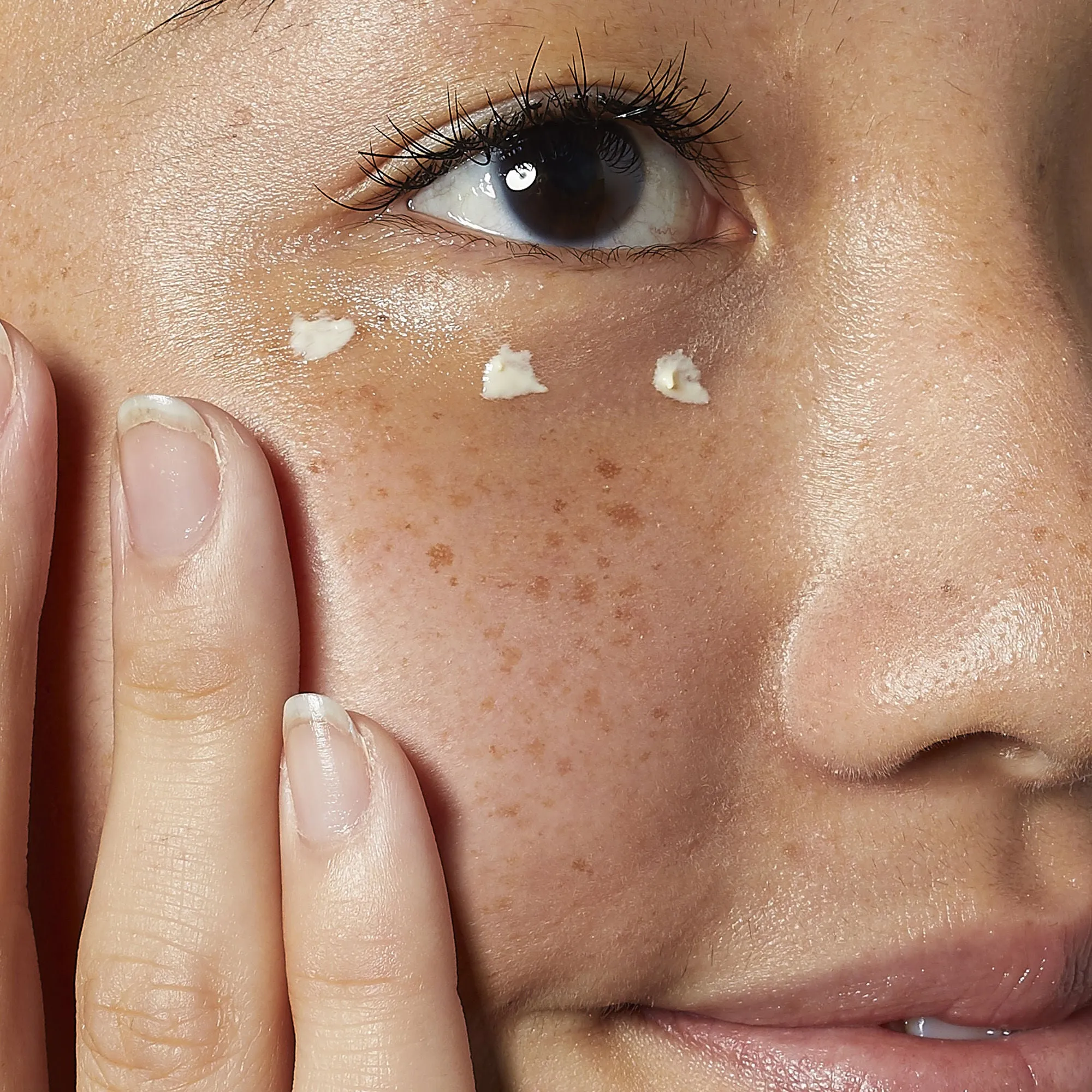 Creamy Eye Treatment With Avocado